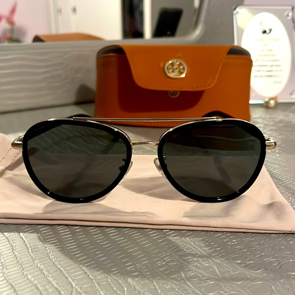 Tory Burch sun glass